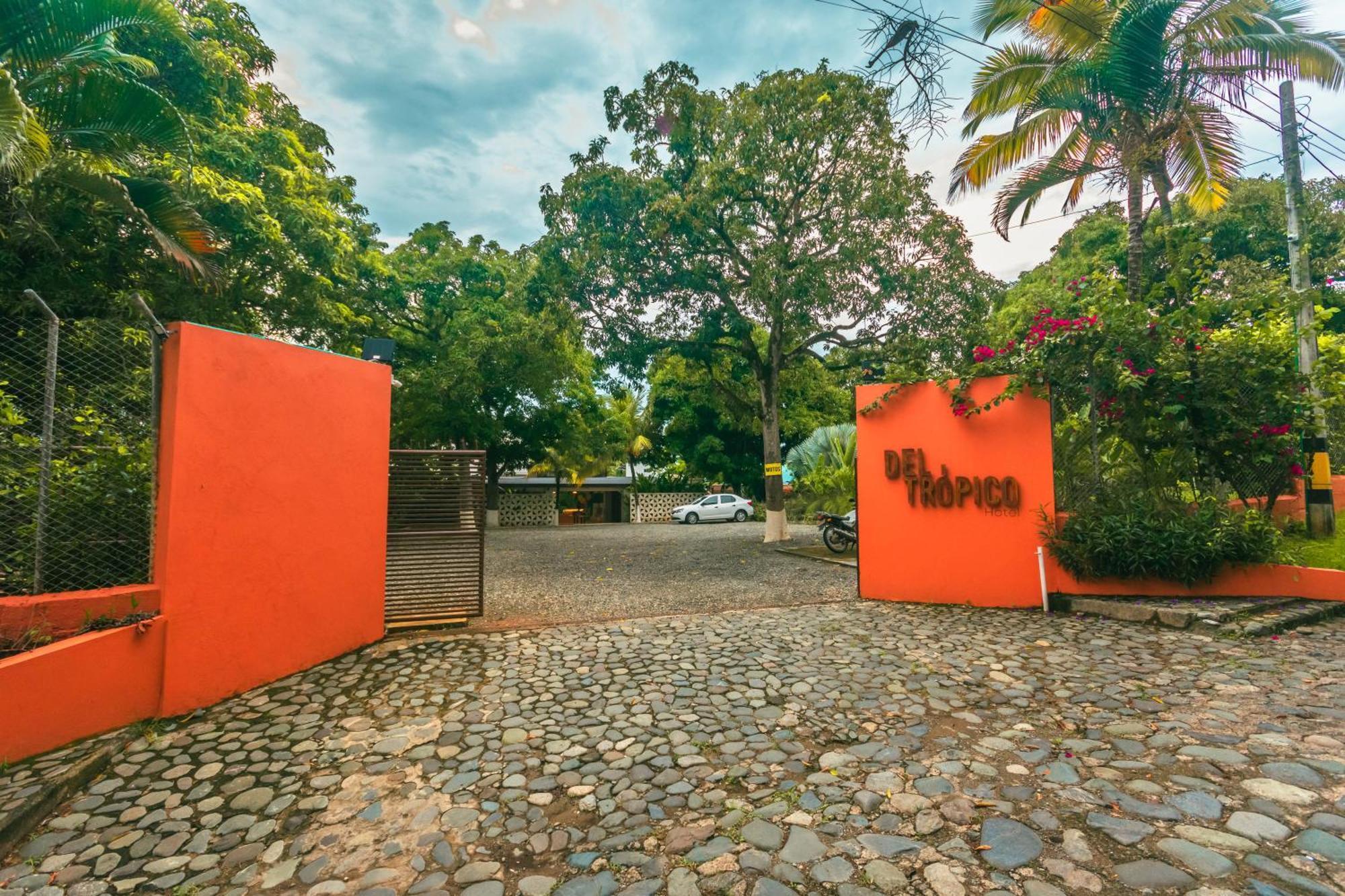 Del Tropico Hotel Sopetran Buitenkant foto